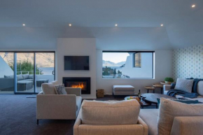 Villa Awa- Lake Views- BBQ- AC- Garage